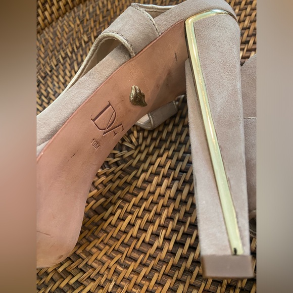 Diane Von Furstenberg gold & suede slingback heel size 10 - Picture 4 of 9